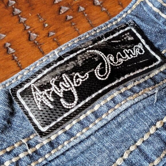 Ariya Blue Jean Shorts Size 9/10 - Picture 5 of 7